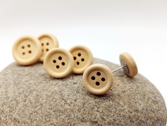 Schlichte beige Knopf Ohrstecker Holz Button